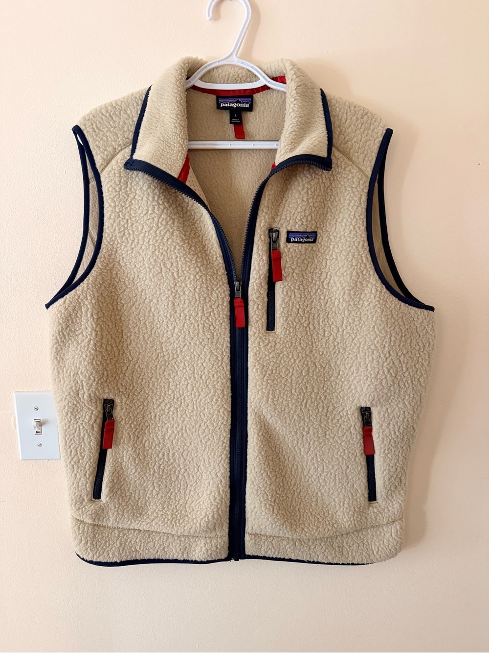 Patagonia Men’s Retro Pile Fleece Vest in Cream with Navy Trim and Red Accents